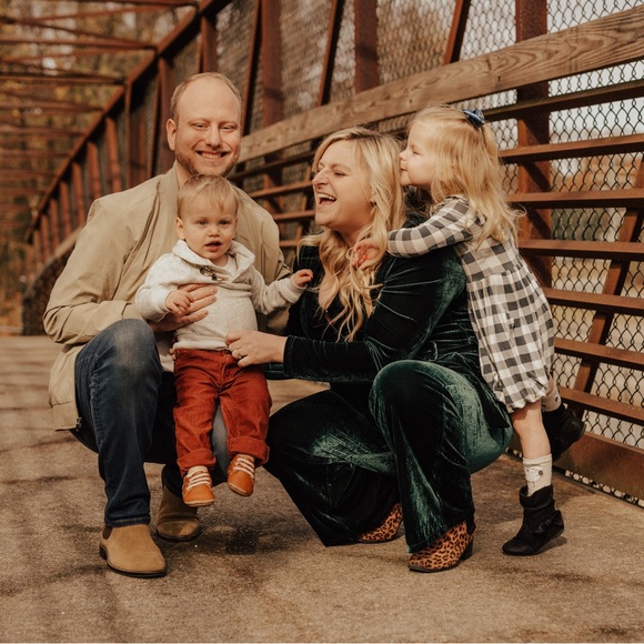 Meet your Posher, Caylee - Picture 1 of 1